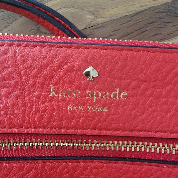 Kate Spade Cobble Hill Bee Red Wristlet/Clutch - Picture 2 of 10